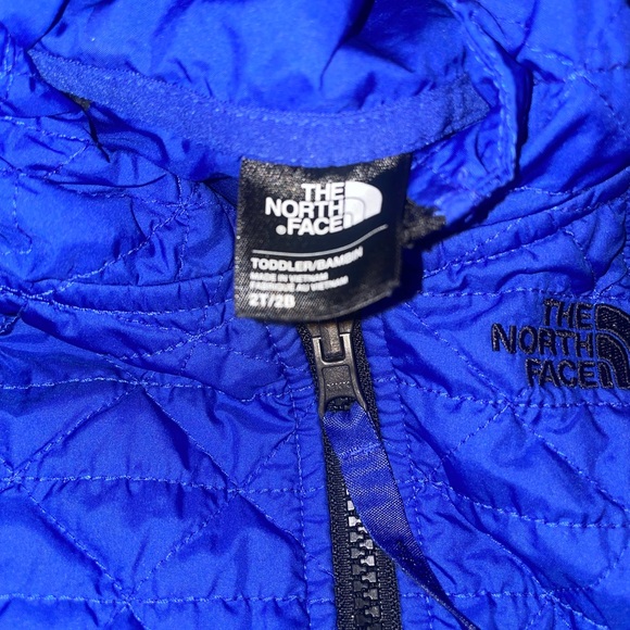 Two North face jacket - Picture 7 of 8